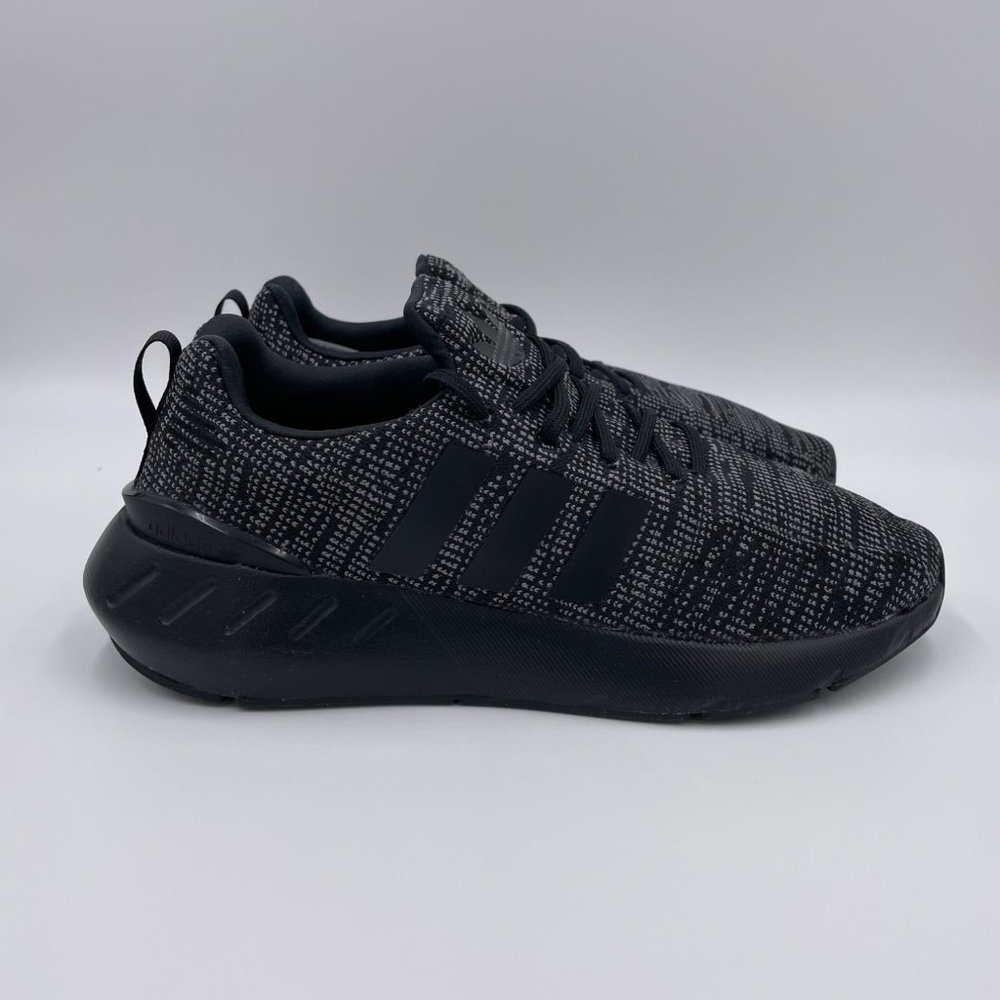 adidas Swift Run 22 Black / Grey Womens Shoes - Picture 1 of 8
